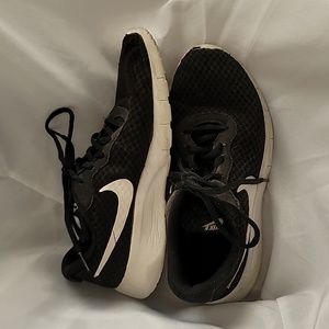 Nike size 5.5 youth shoes